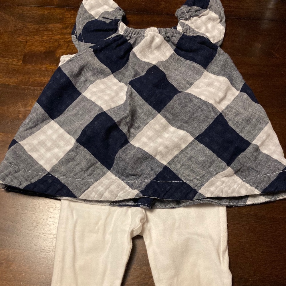 Adorable summer top with white capris